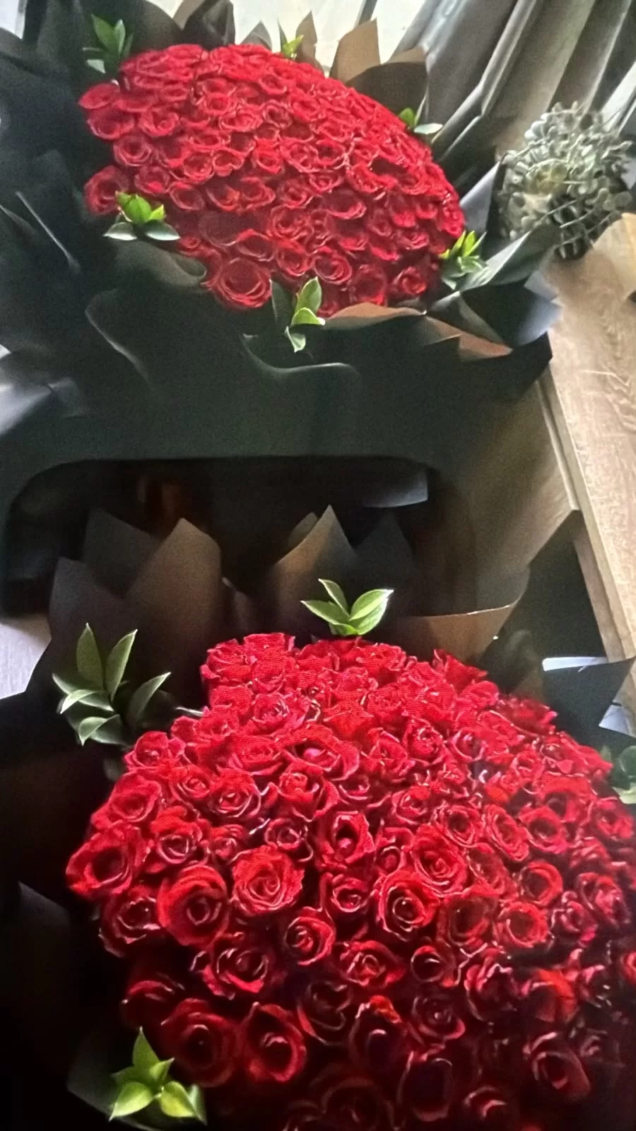 Red roses 100pcs bouquet